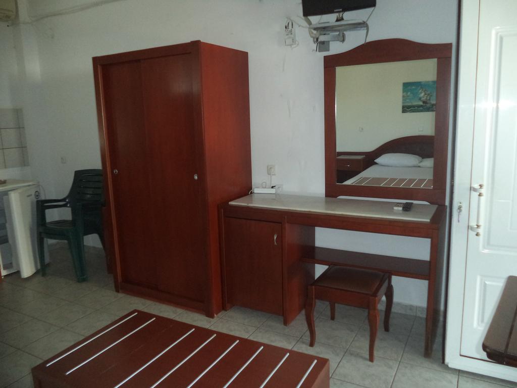 Pension Lakis Prinos  Exterior photo