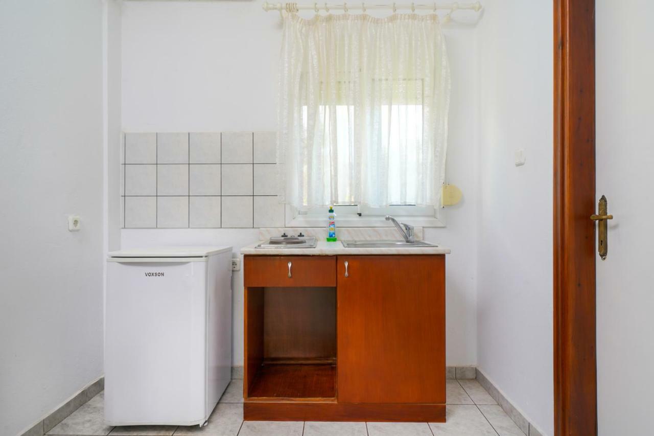 Pension Lakis Prinos  Exterior photo